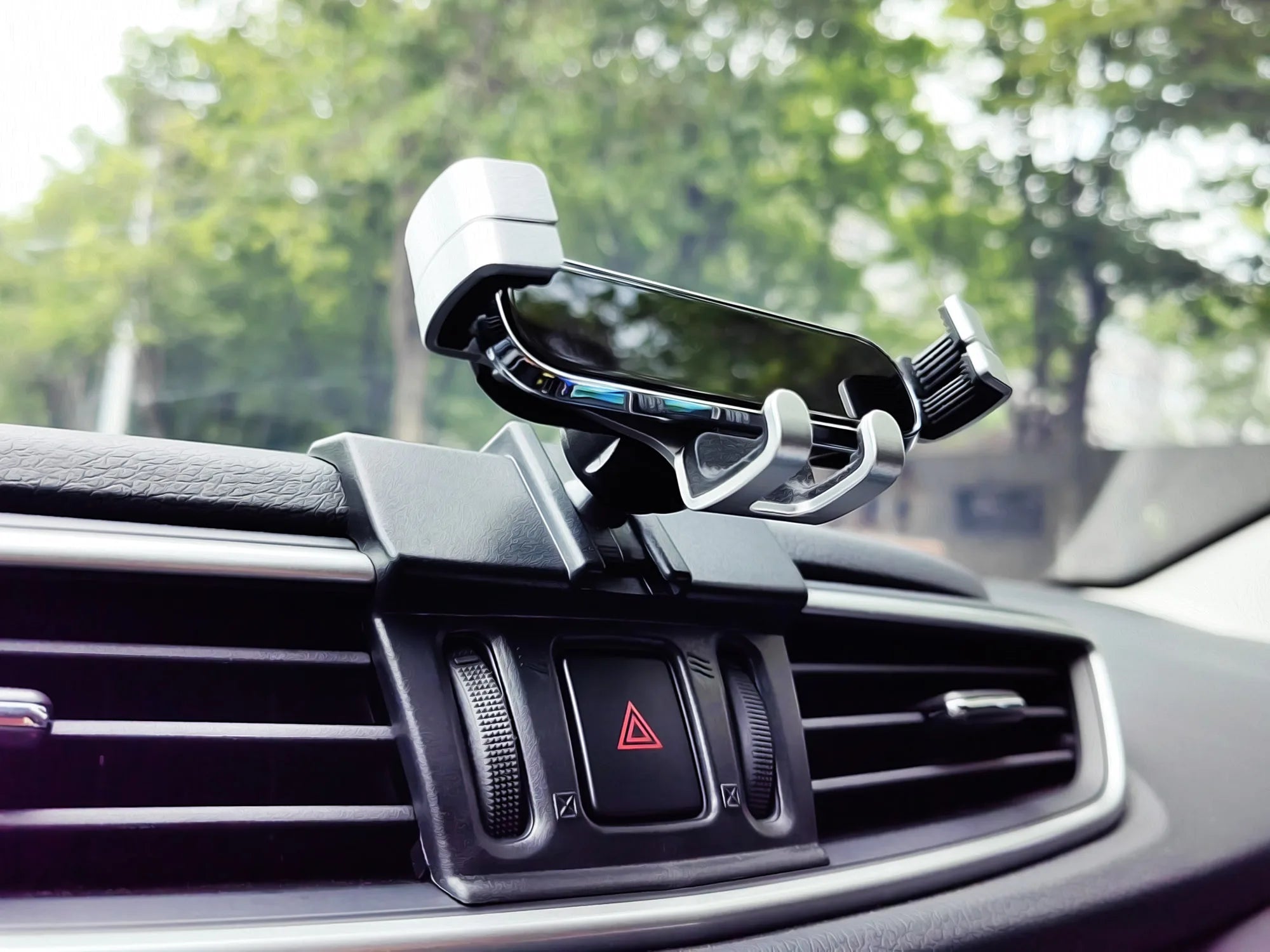 For Leapmotor T03 2020 2021 2022 2023 2024 Car Phone Holder Wireless Charging Bracket Base Gravity Stand Phone Mount Accessories