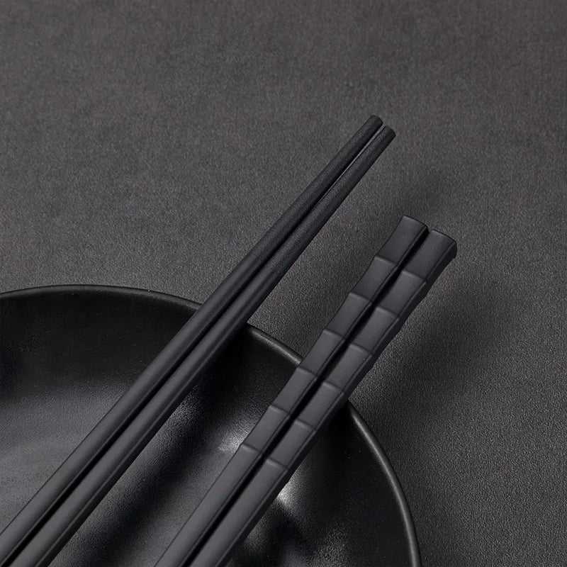 1 pair Japan Sushi Chopsticks Set Alloy Chopsticks Pointed Black High Temperature Resistant Cutlery Kitchen Accessories